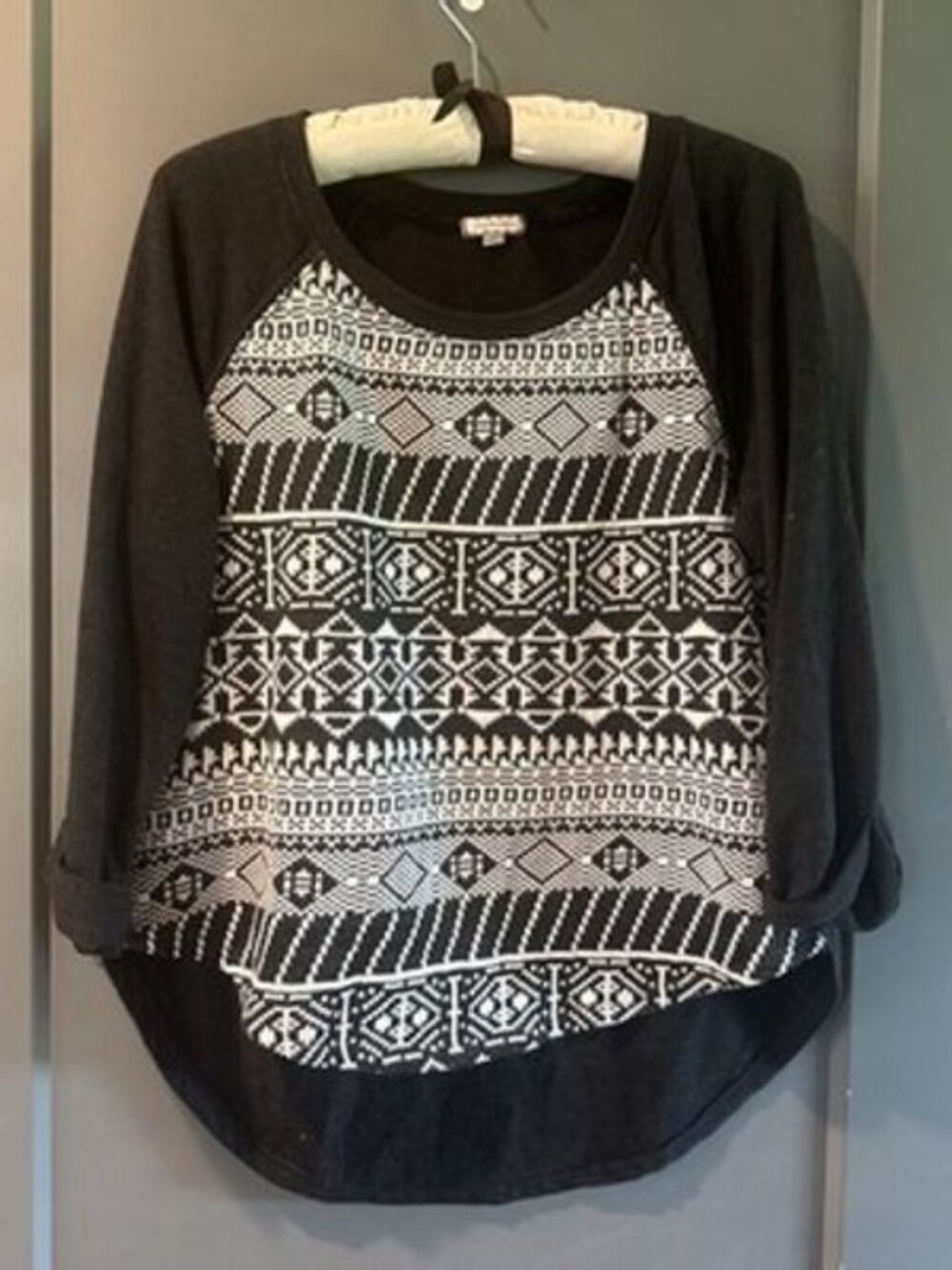 Eyeshadow Women’s Size Large Black White 3/4 Sleeve Round Neck Casual Top